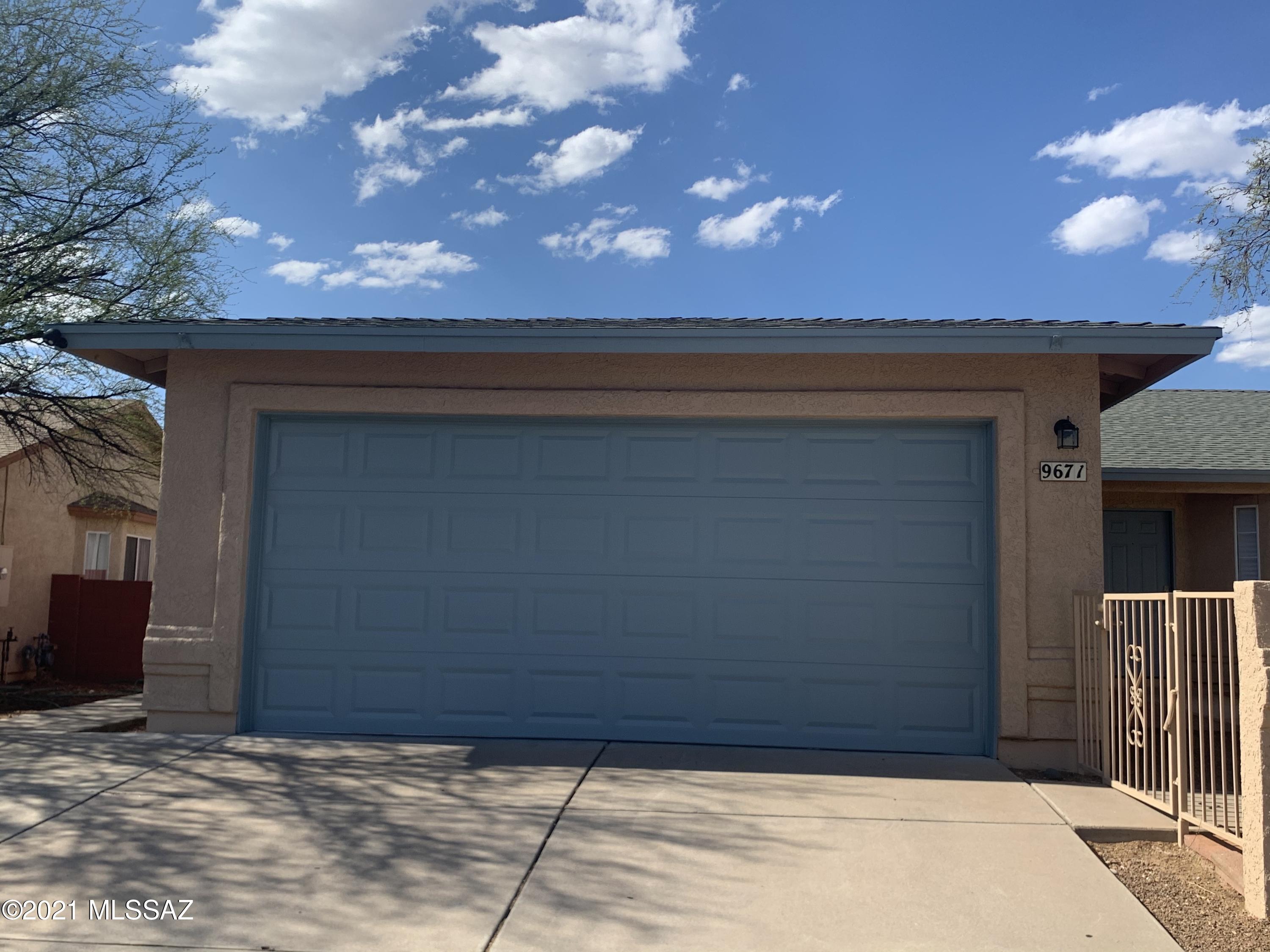 9671 East Azuma Way Tucson, AZ 85747 - Photo 31 of 31 a view of entryway