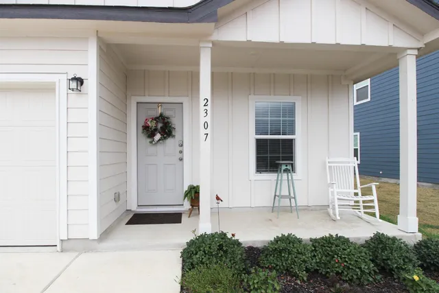 $1,750 | 2307 Red Sky Drive, Lockhart, TX 78644