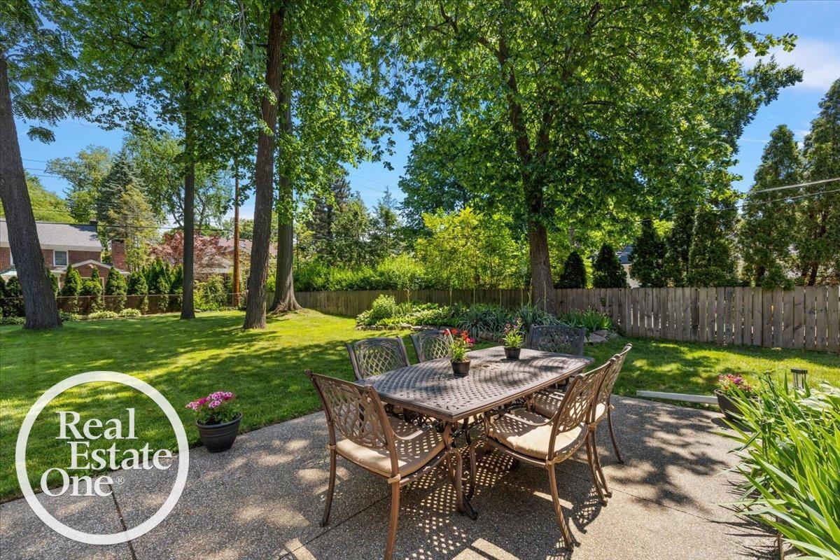 324 Cloverly Road Grosse Pointe Farms, MI 48236 - Photo 5 of 46