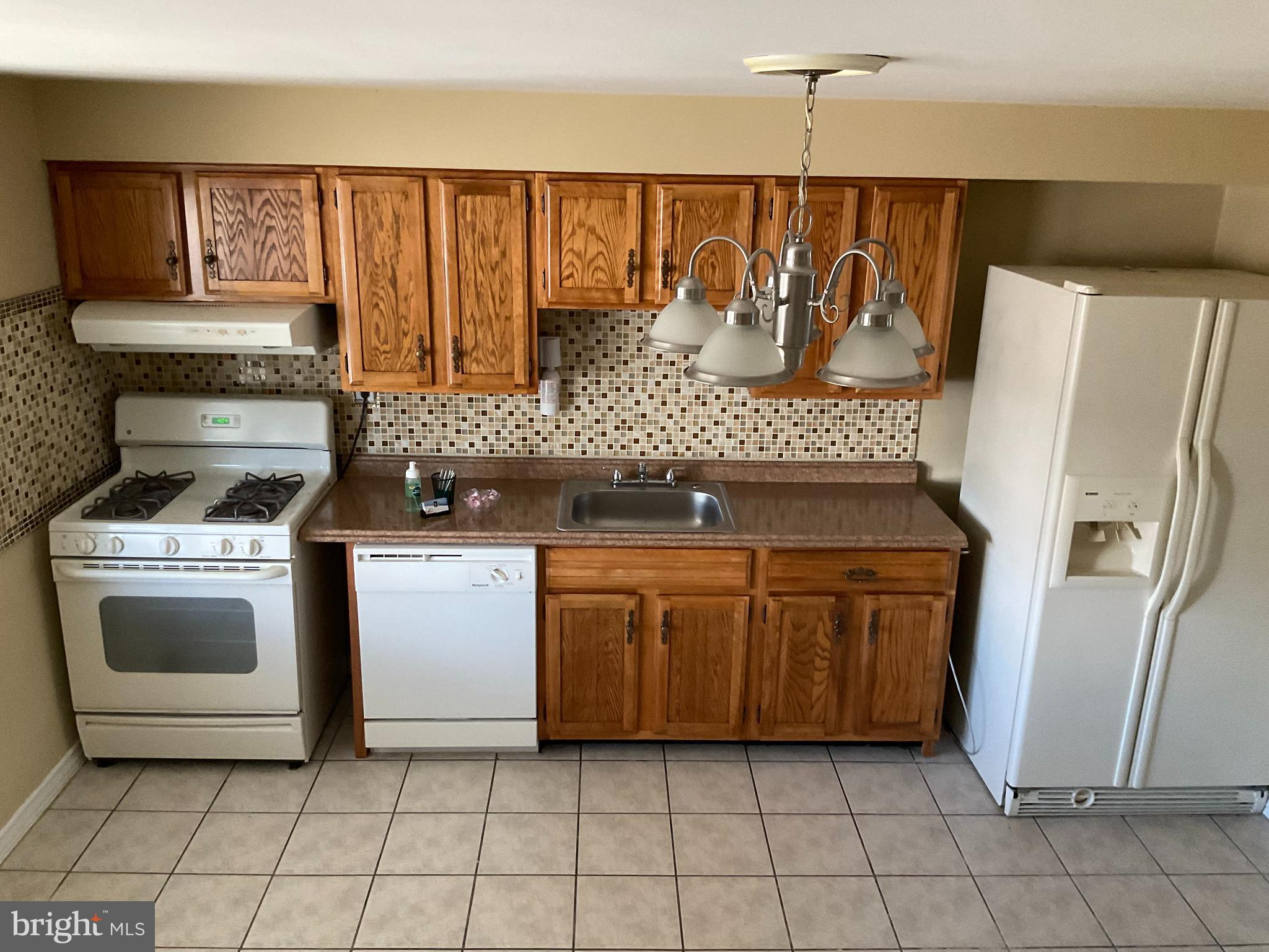 8029 Lansdale Road Baltimore, MD 21224 - Photo 3 of 35 Eat in Kitchen