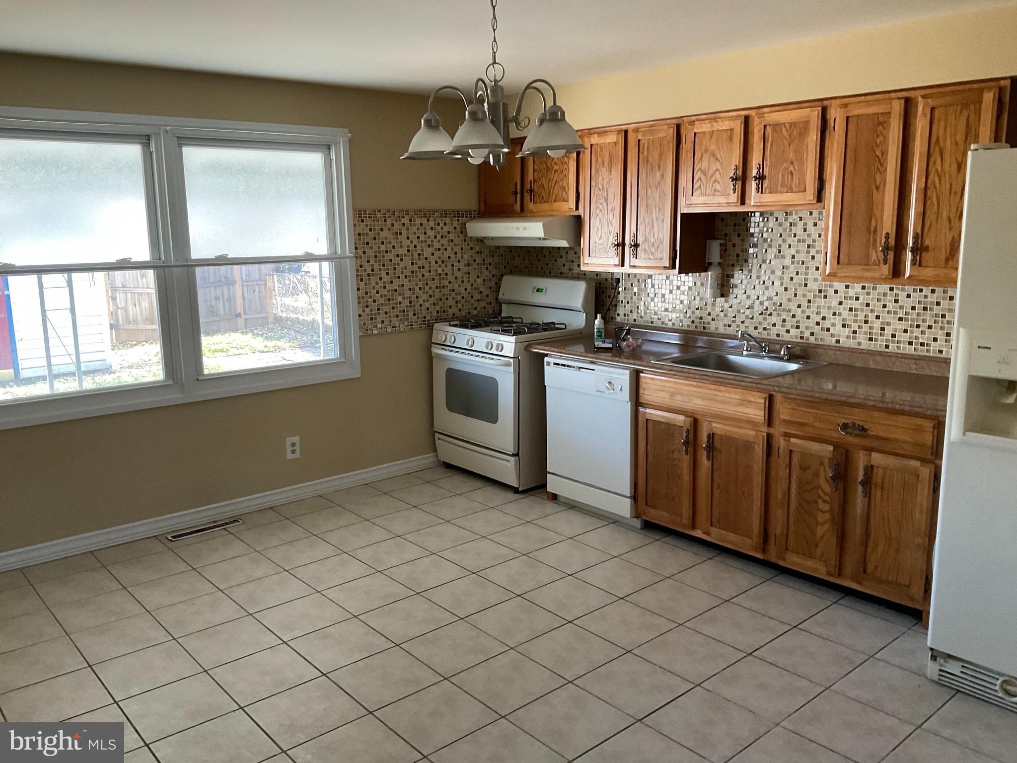 8029 Lansdale Road Baltimore, MD 21224 - Photo 5 of 35 Gallery Image 5