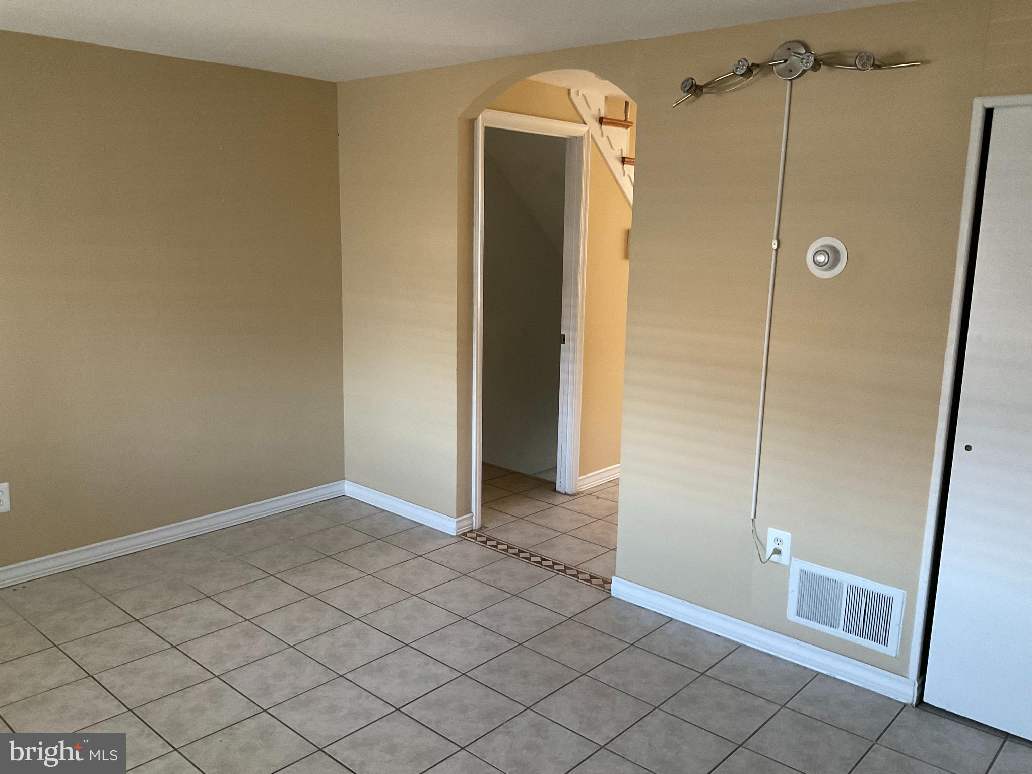 8029 Lansdale Road Baltimore, MD 21224 - Photo 6 of 35 Living Room