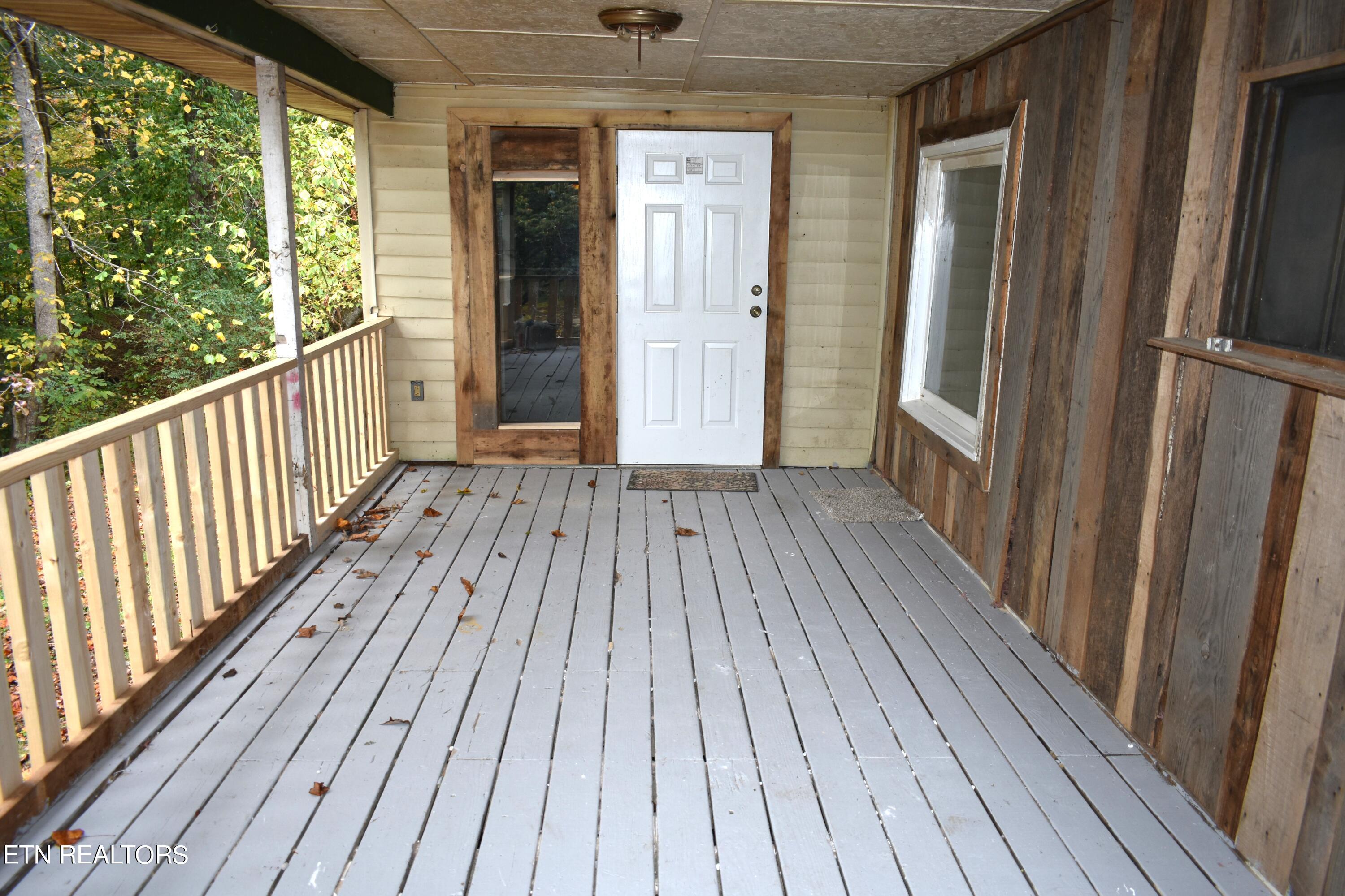 220 Harbor Road Tazewell, TN 37879 - Photo 3 of 26 DSC_2051