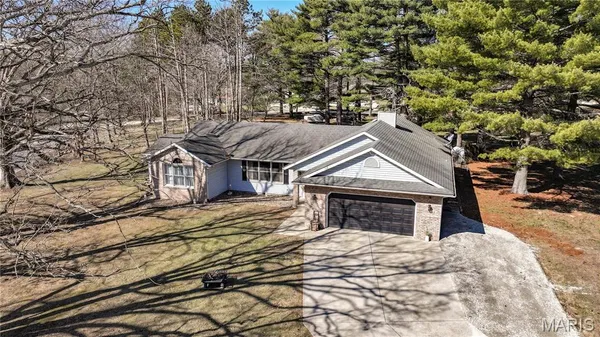 $300,000 | 1327 Deer Creek Road, Greenville, IL 62246