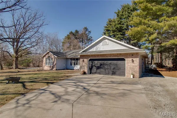 $300,000 | 1327 Deer Creek Road, Greenville, IL 62246
