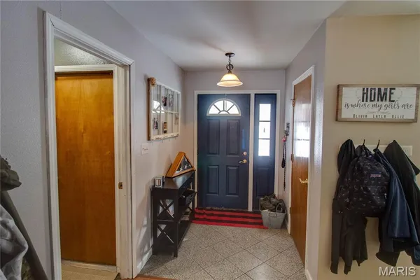 $300,000 | 1327 Deer Creek Road, Greenville, IL 62246