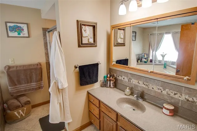 $325,000 | 1327 Deer Creek Road, Greenville, IL 62246