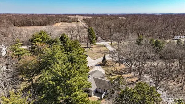 $300,000 | 1327 Deer Creek Road, Greenville, IL 62246