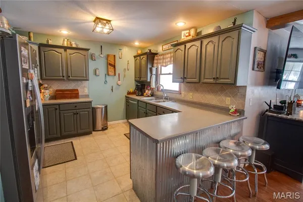 $300,000 | 1327 Deer Creek Road, Greenville, IL 62246