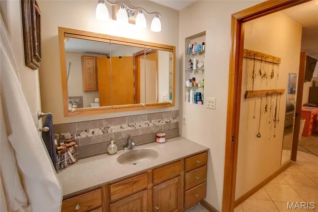 $325,000 | 1327 Deer Creek Road, Greenville, IL 62246