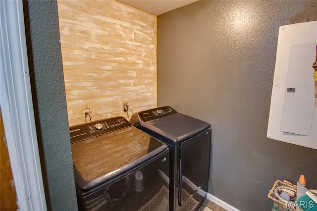 $325,000 | 1327 Deer Creek Road, Greenville, IL 62246