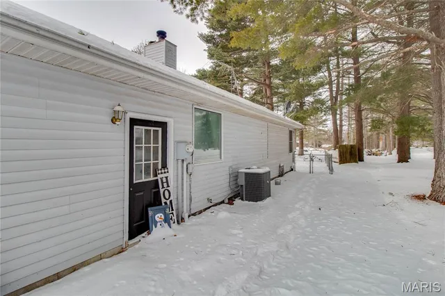 $325,000 | 1327 Deer Creek Road, Greenville, IL 62246