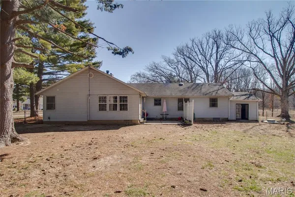 $300,000 | 1327 Deer Creek Road, Greenville, IL 62246