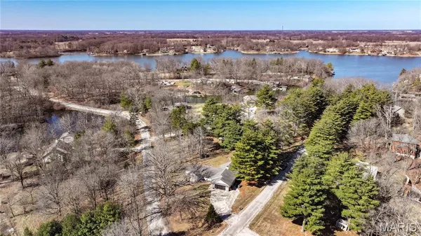 $300,000 | 1327 Deer Creek Road, Greenville, IL 62246