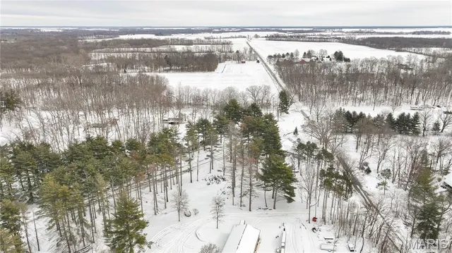 $325,000 | 1327 Deer Creek Road, Greenville, IL 62246