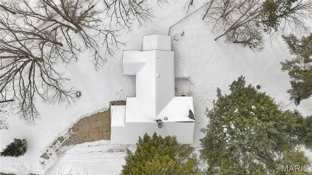 $325,000 | 1327 Deer Creek Road, Greenville, IL 62246