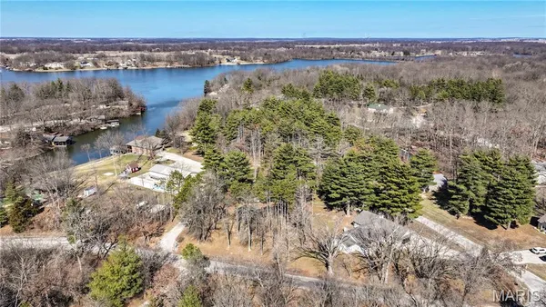 $300,000 | 1327 Deer Creek Road, Greenville, IL 62246