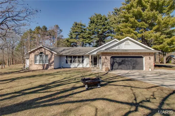 $300,000 | 1327 Deer Creek Road, Greenville, IL 62246