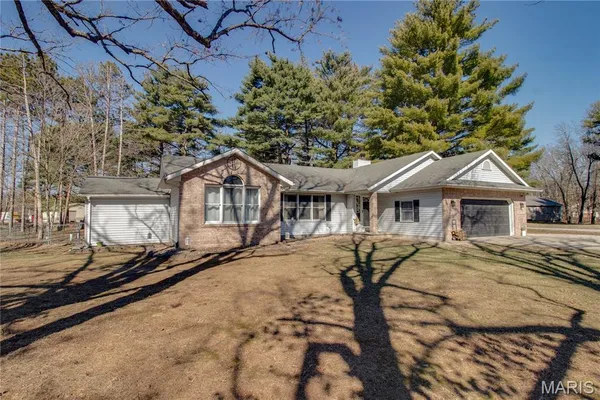 $300,000 | 1327 Deer Creek Road, Greenville, IL 62246