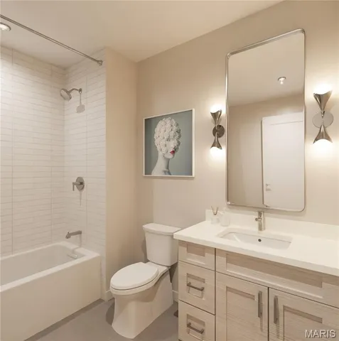 $2,346,350 | 8250 Forsyth Boulevard, Unit 105, Clayton, MO 63105