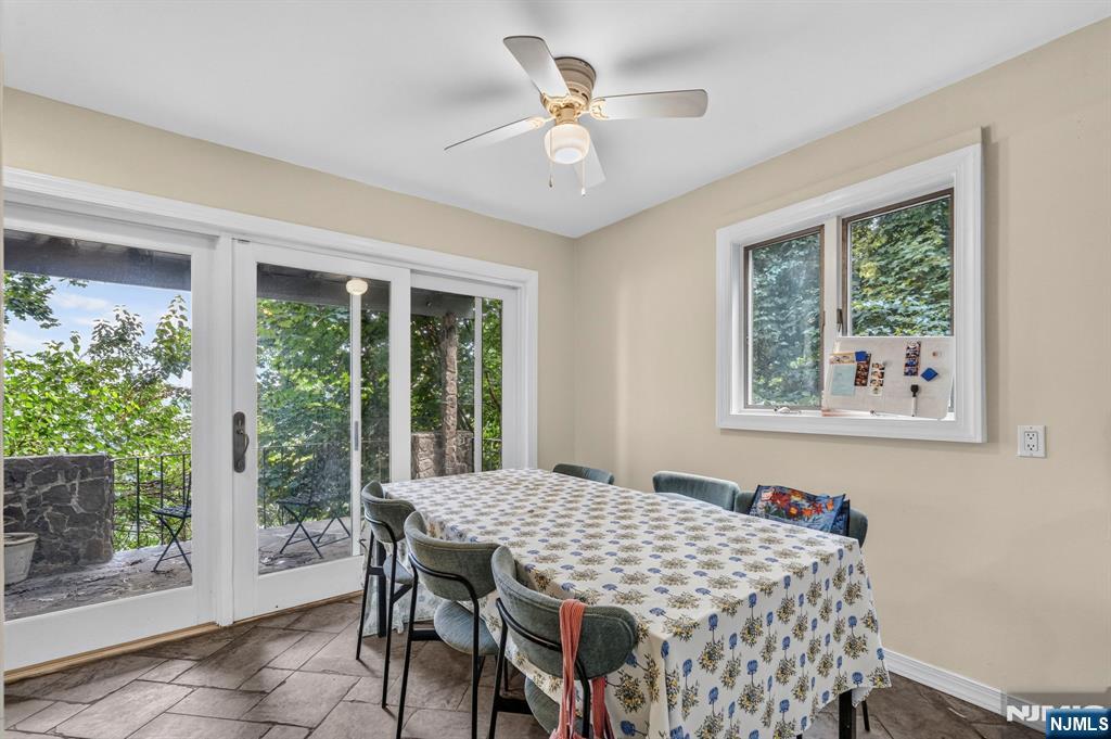8 Old Wood Road Edgewater, NJ 07020 - Photo 11 of 25
