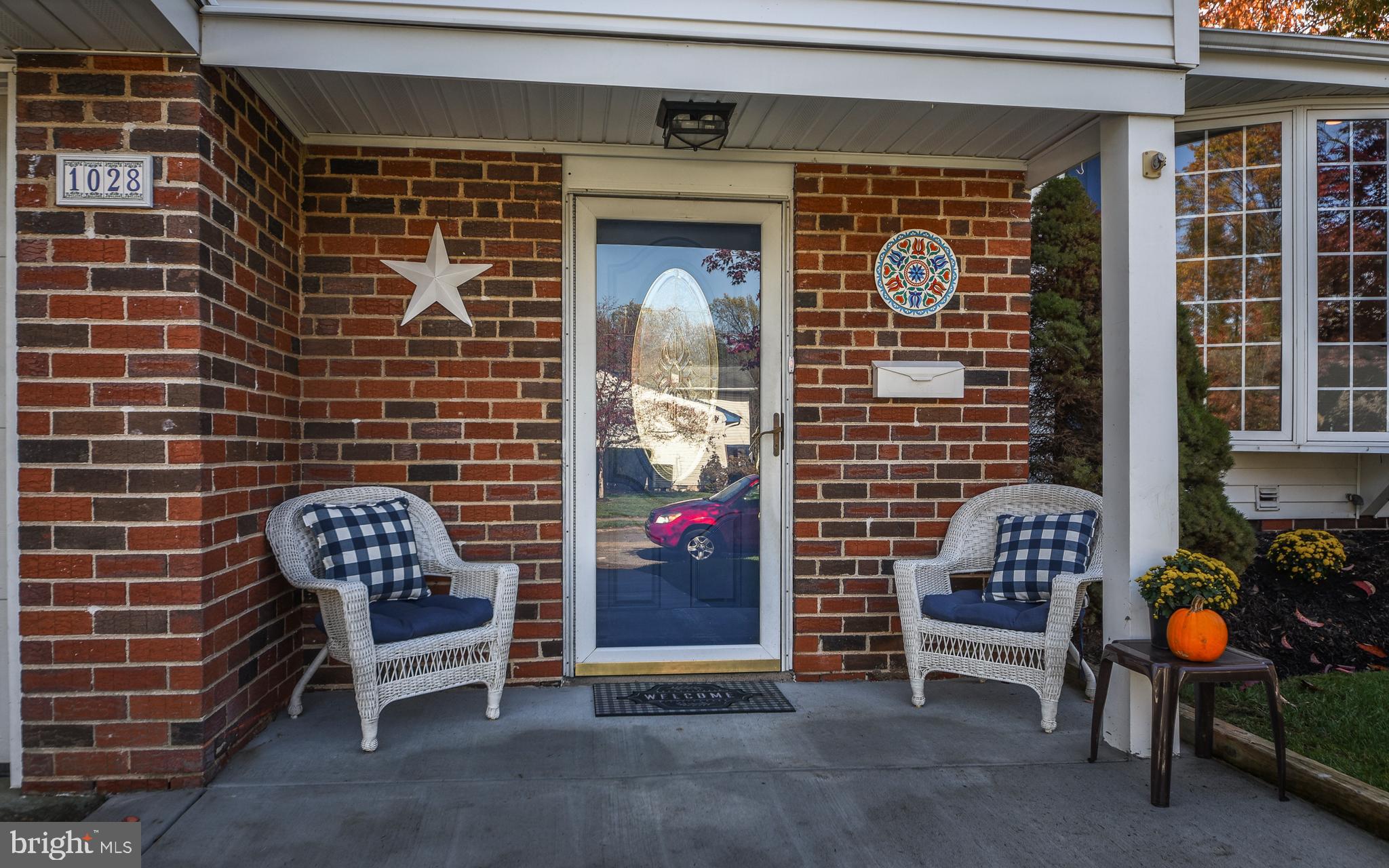 1028 Hoven Road Philadelphia, PA 19115 - Photo 2 of 42 Entrance