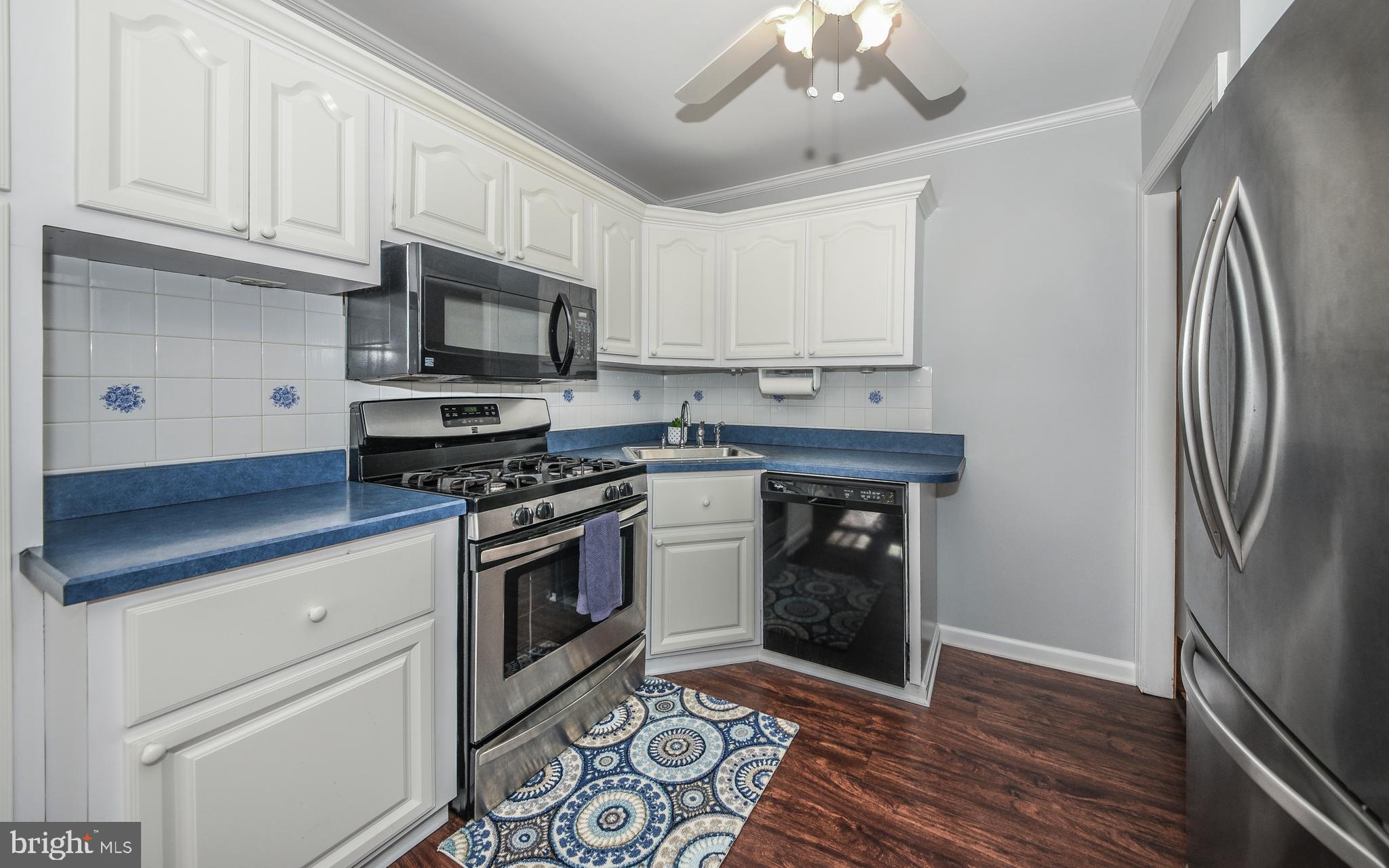 1028 Hoven Road Philadelphia, PA 19115 - Photo 12 of 42 Kitchen