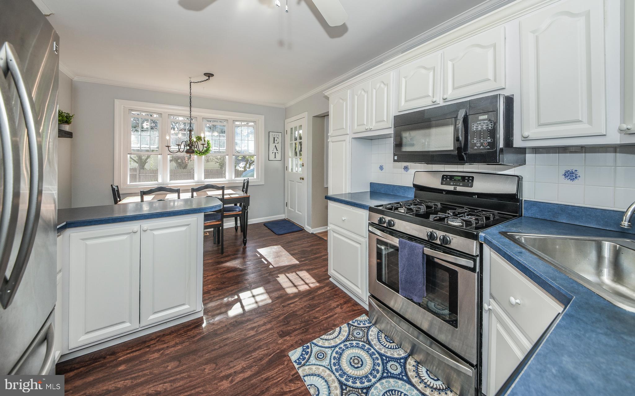1028 Hoven Road Philadelphia, PA 19115 - Photo 13 of 42 Kitchen