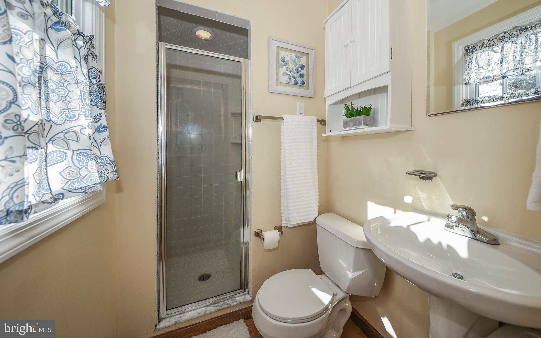 1028 Hoven Road Philadelphia, PA 19115 - Photo 19 of 42 Bathroom