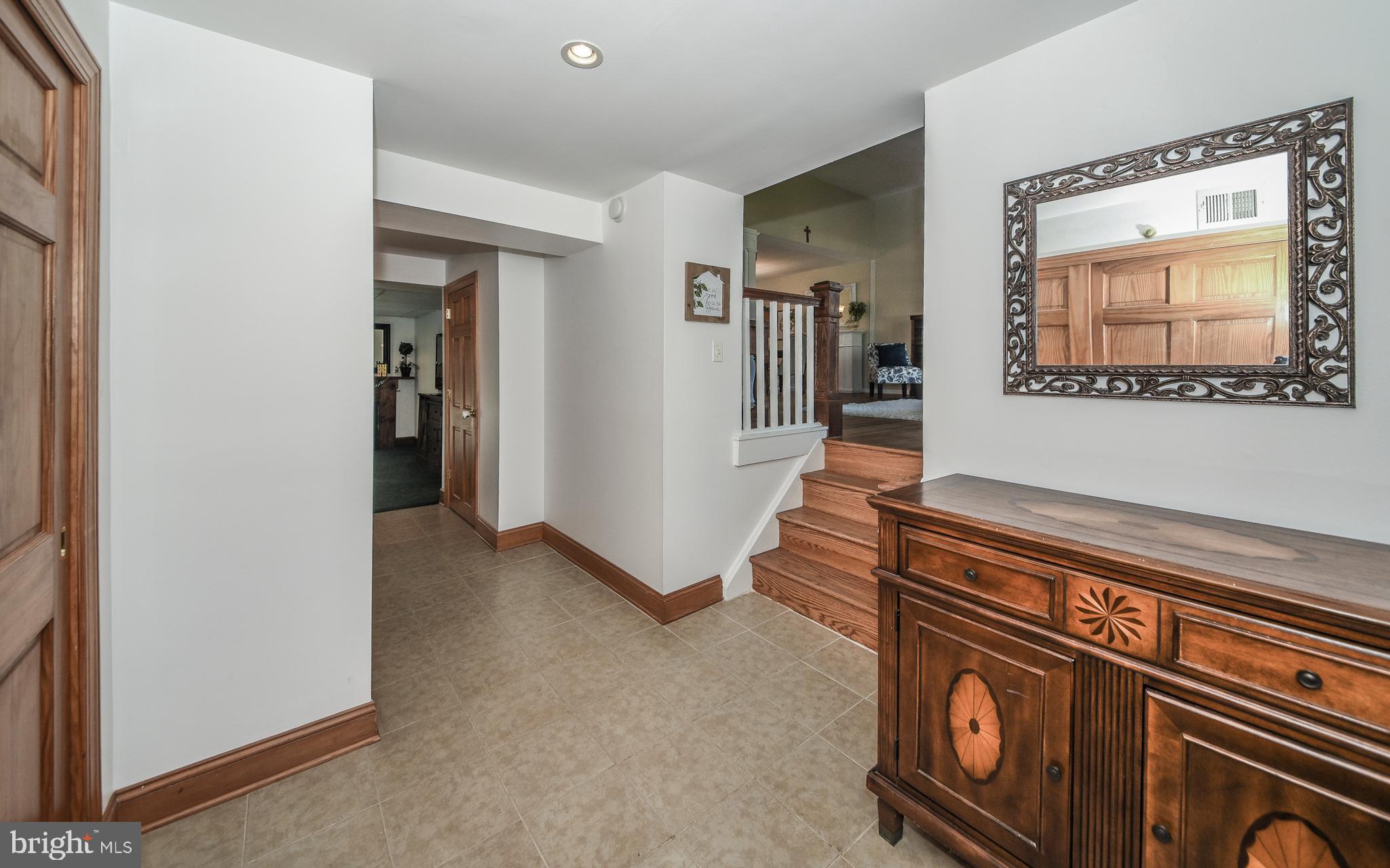 1028 Hoven Road Philadelphia, PA 19115 - Photo 26 of 42 Family Room