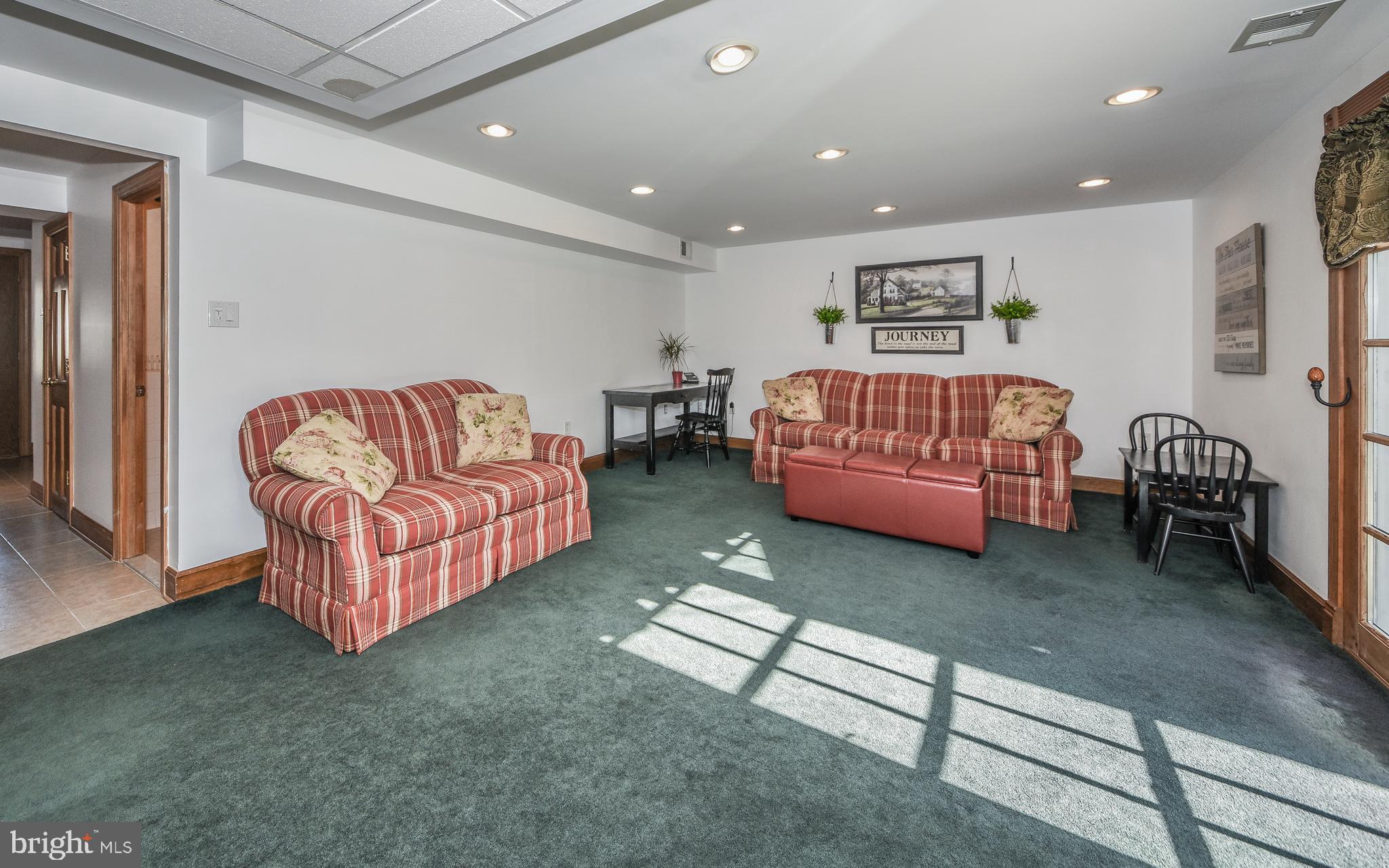 1028 Hoven Road Philadelphia, PA 19115 - Photo 27 of 42 Family Room