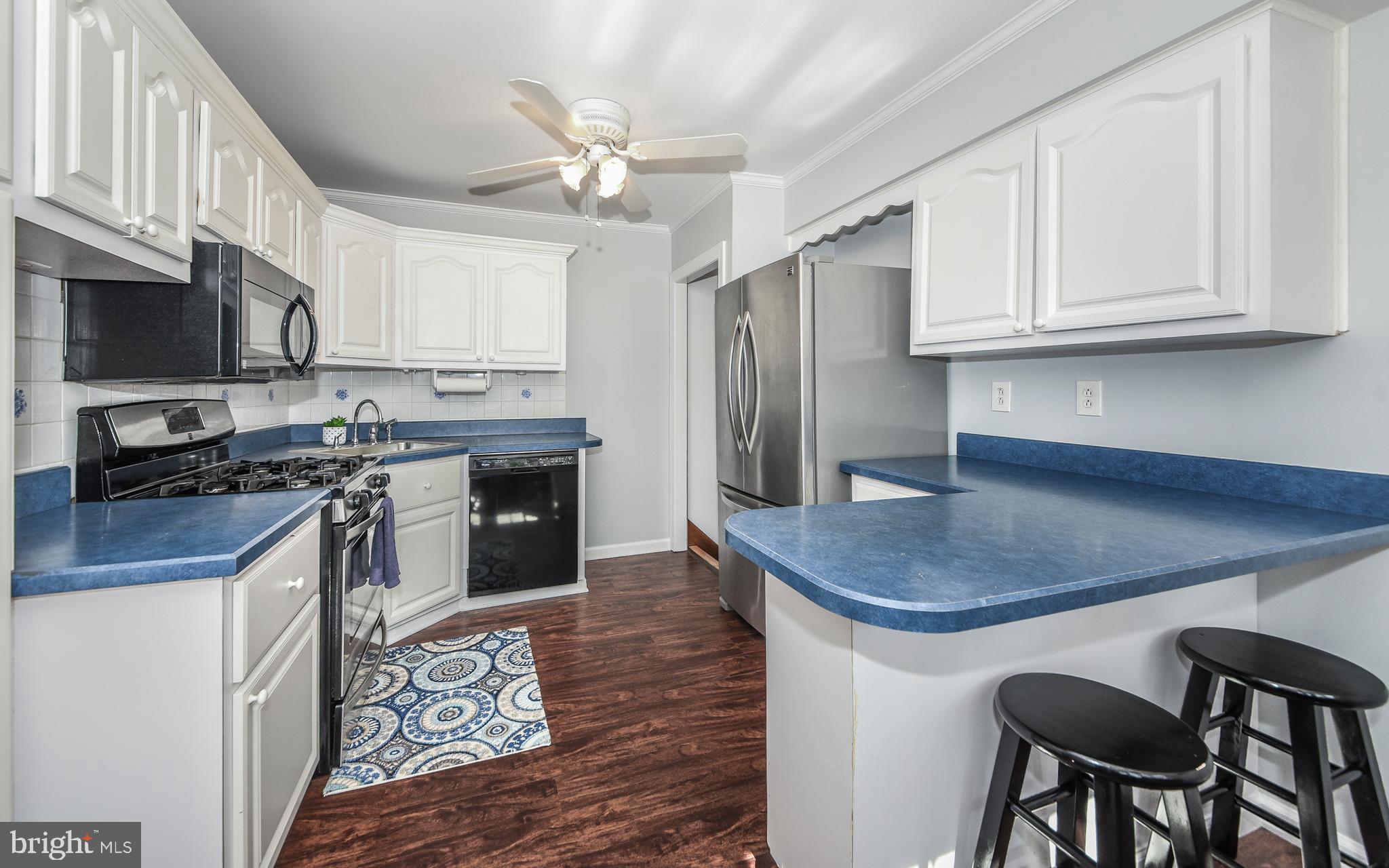 1028 Hoven Road Philadelphia, PA 19115 - Photo 10 of 42 Kitchen