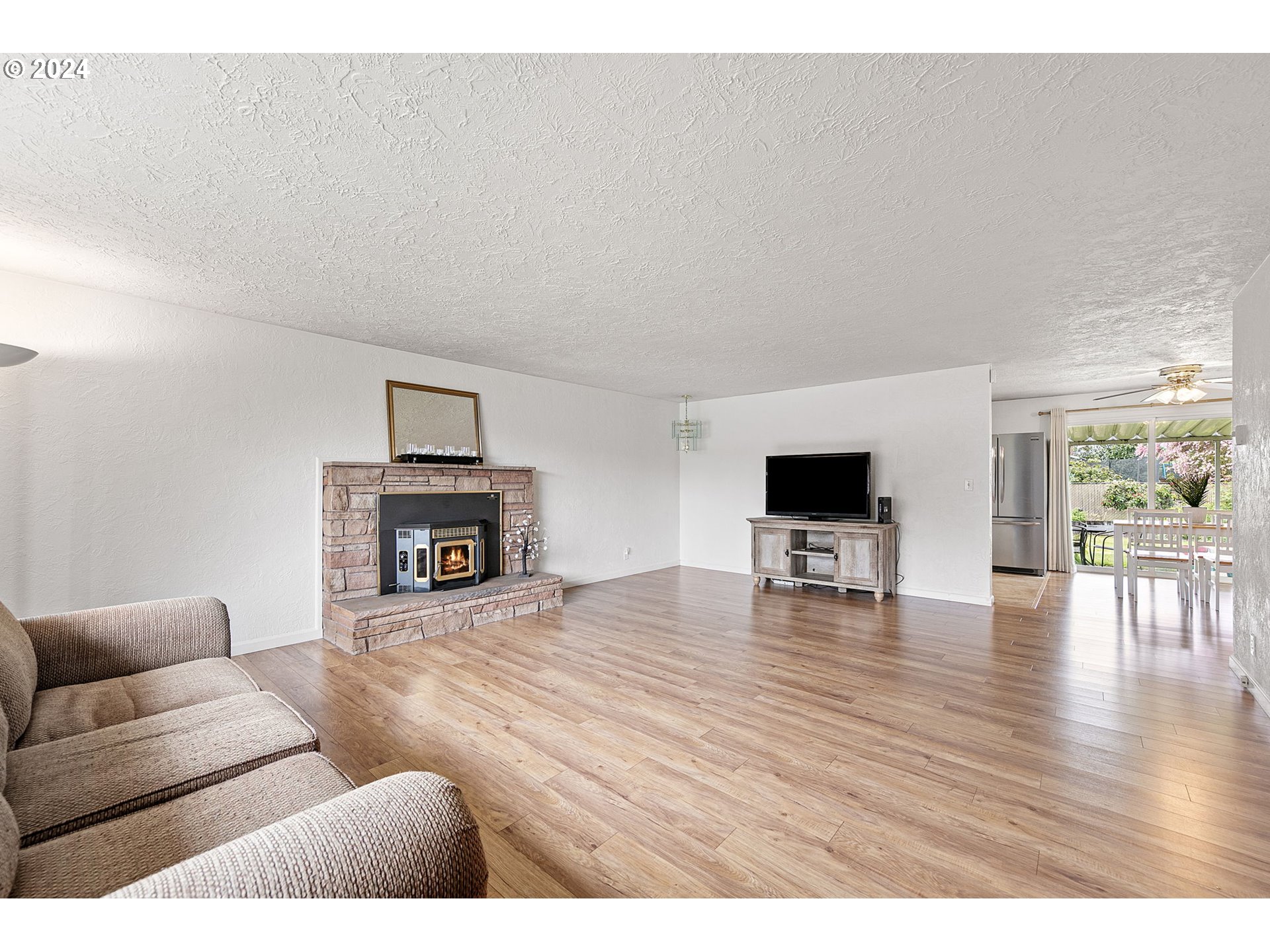 2484 19th Street Springfield, OR 97477 - Photo 3 of 30 a living room with furniture fireplace and flat screen