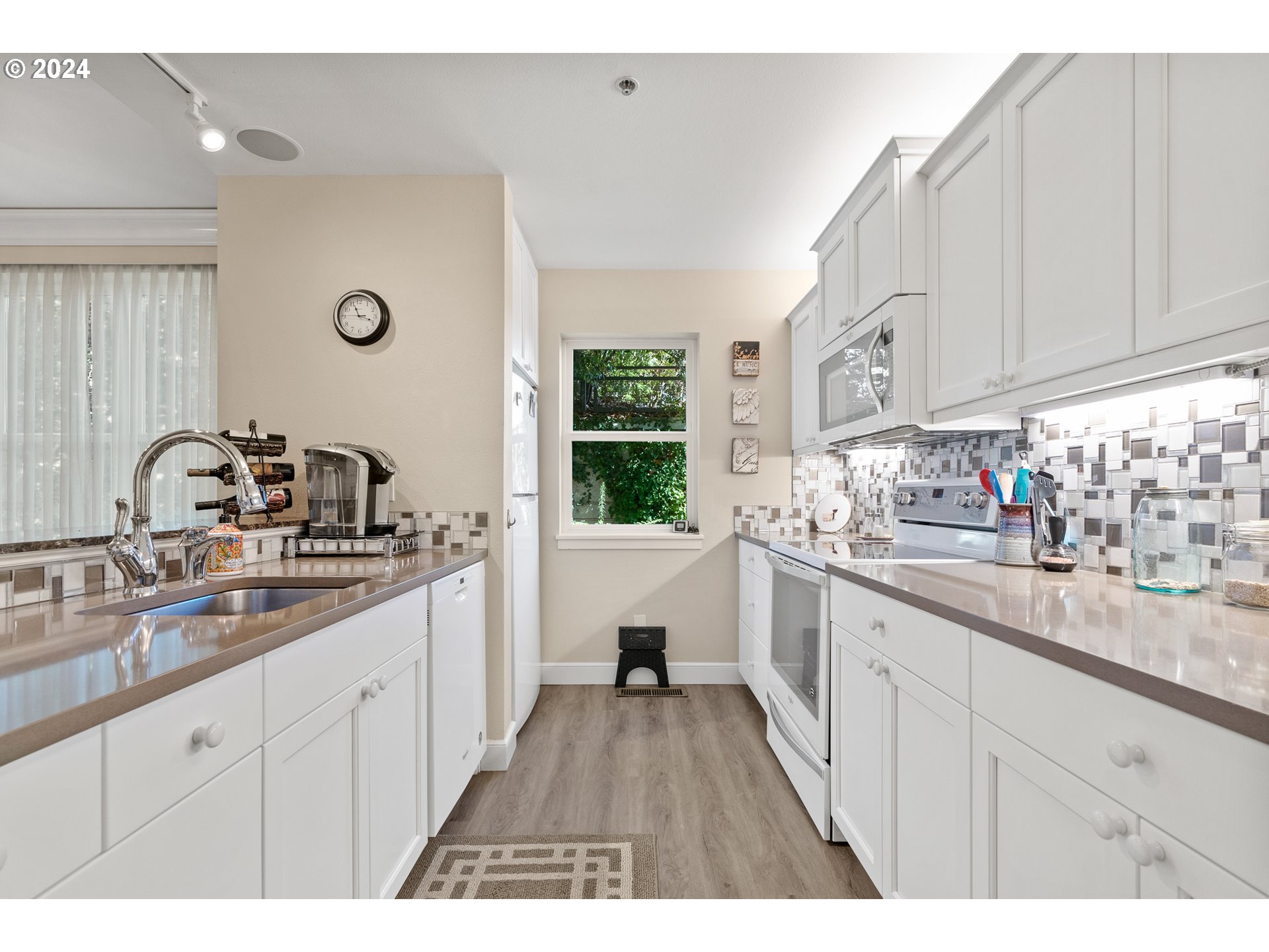 1616 South Harbor Way, Unit 308 Portland, OR 97201 - Photo 13 of 38 Kitchen