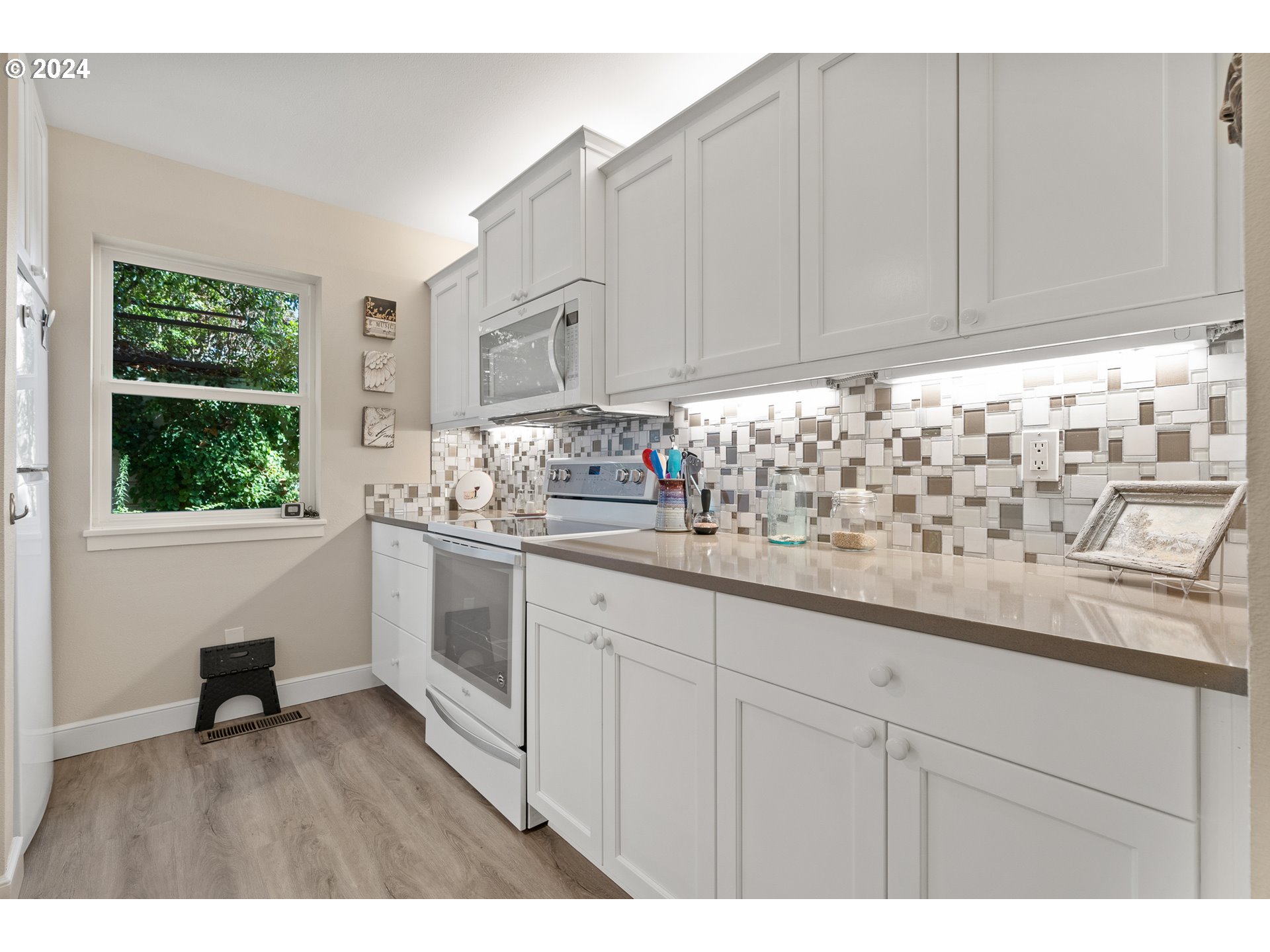 1616 South Harbor Way, Unit 308 Portland, OR 97201 - Photo 14 of 38 Kitchen