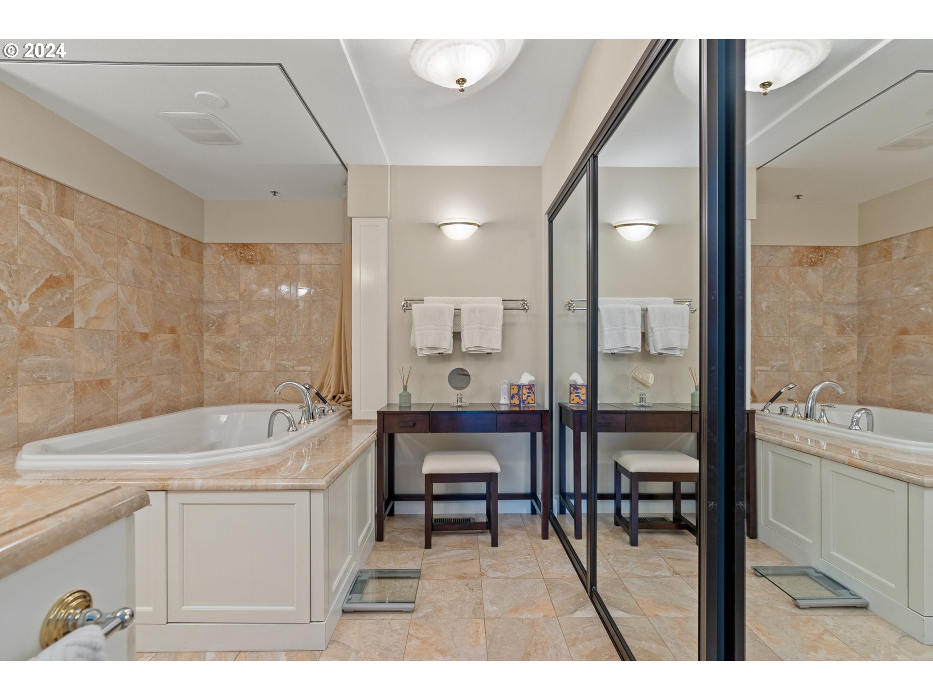 1616 South Harbor Way, Unit 308 Portland, OR 97201 - Photo 26 of 38 Bathroom, Attached