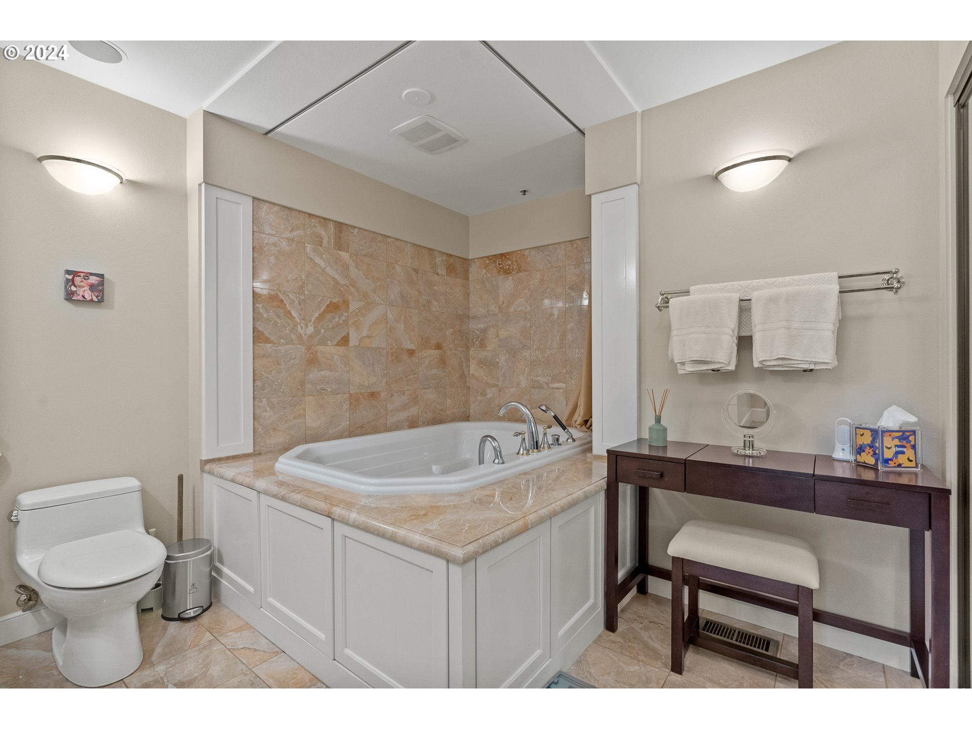 1616 South Harbor Way, Unit 308 Portland, OR 97201 - Photo 27 of 38 Bathroom, Attached
