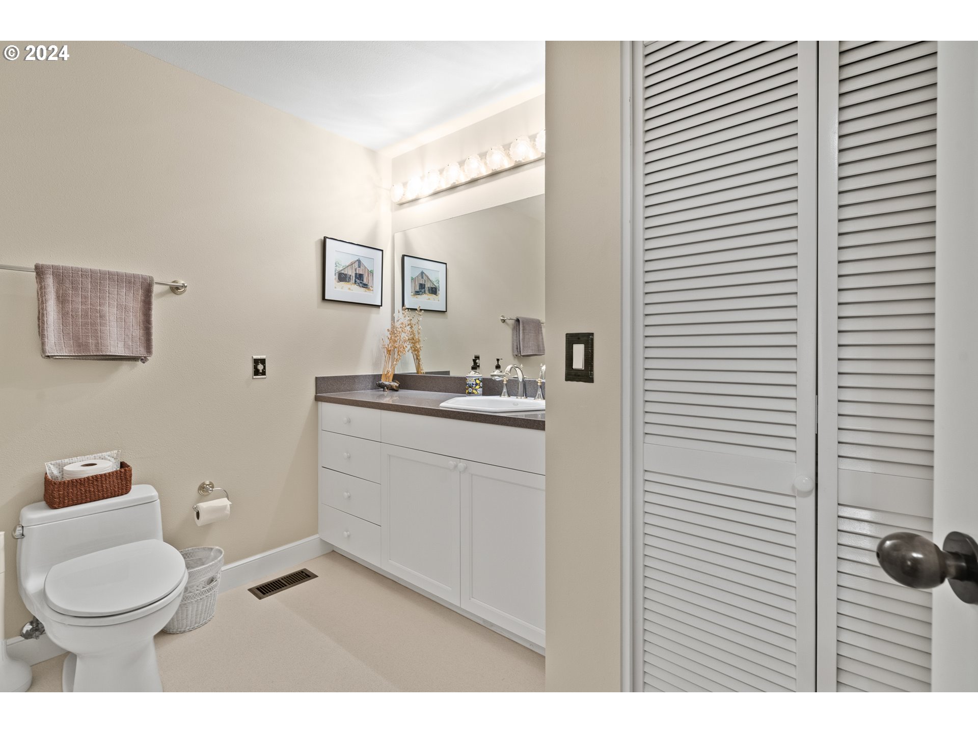 1616 South Harbor Way, Unit 308 Portland, OR 97201 - Photo 31 of 38 Bathroom