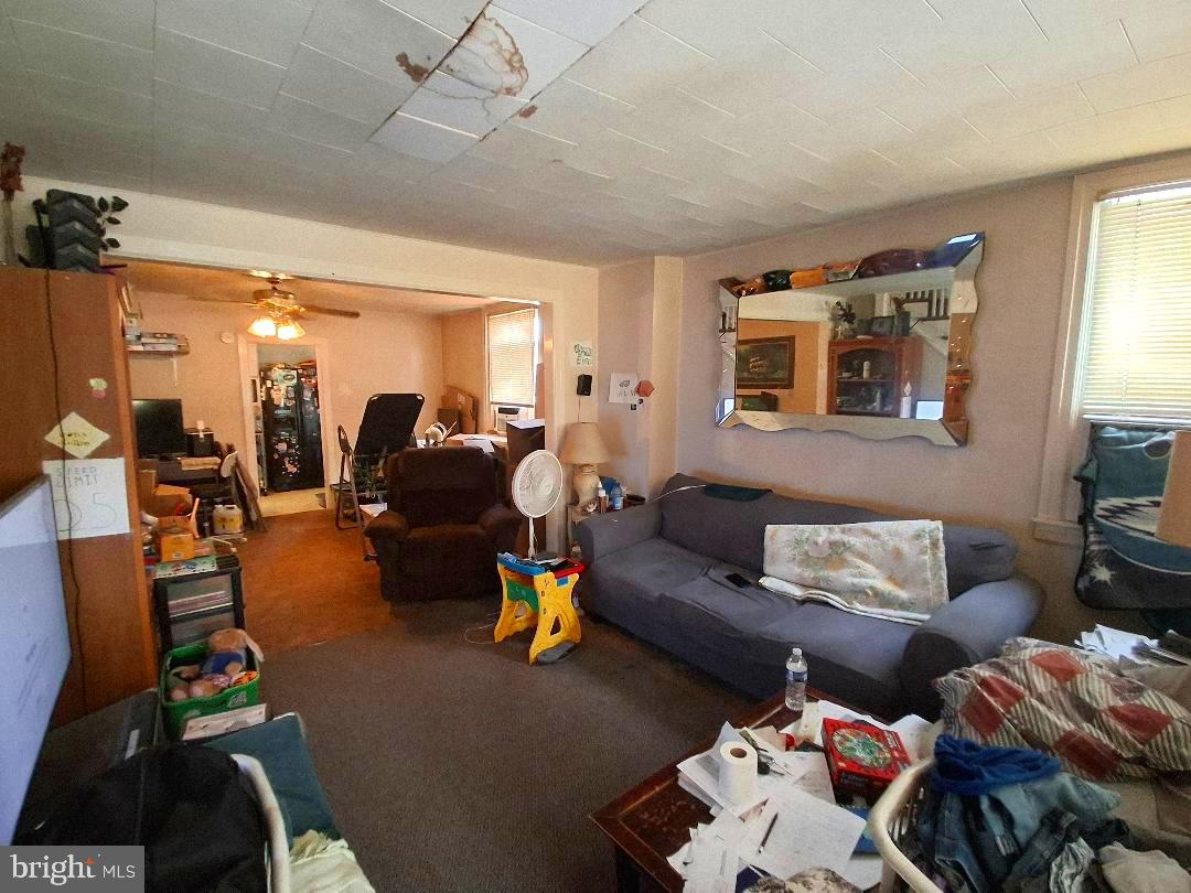 130 Westdale Road Upper Darby, PA 19082 - Photo 6 of 22 Living room