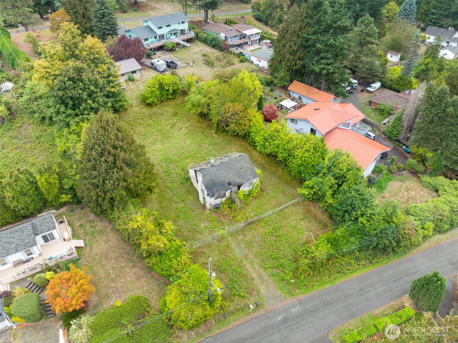 an aerial view of a residential houses with yard