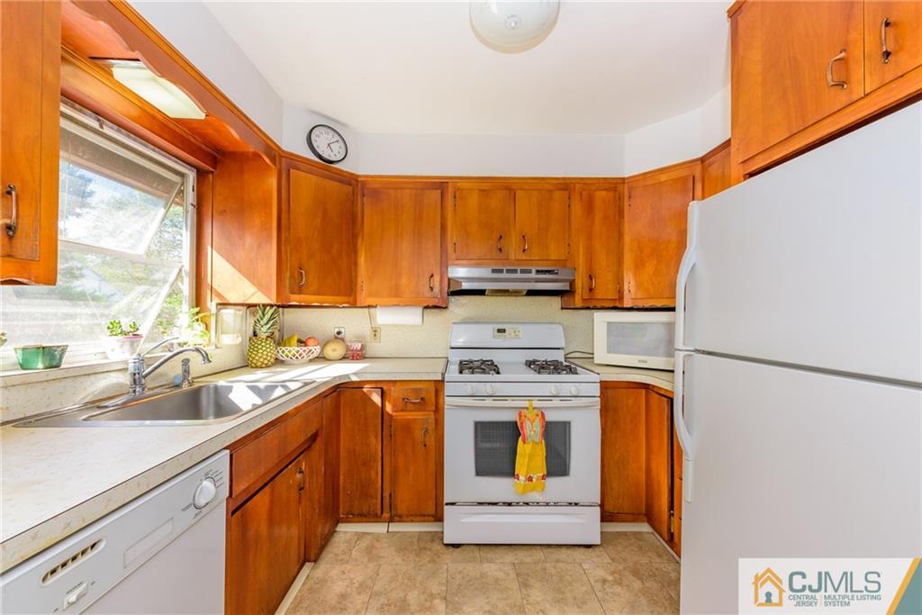 508 Raritan Road Roselle, NJ 07203 - Photo 7 of 24 Gallery Image 7