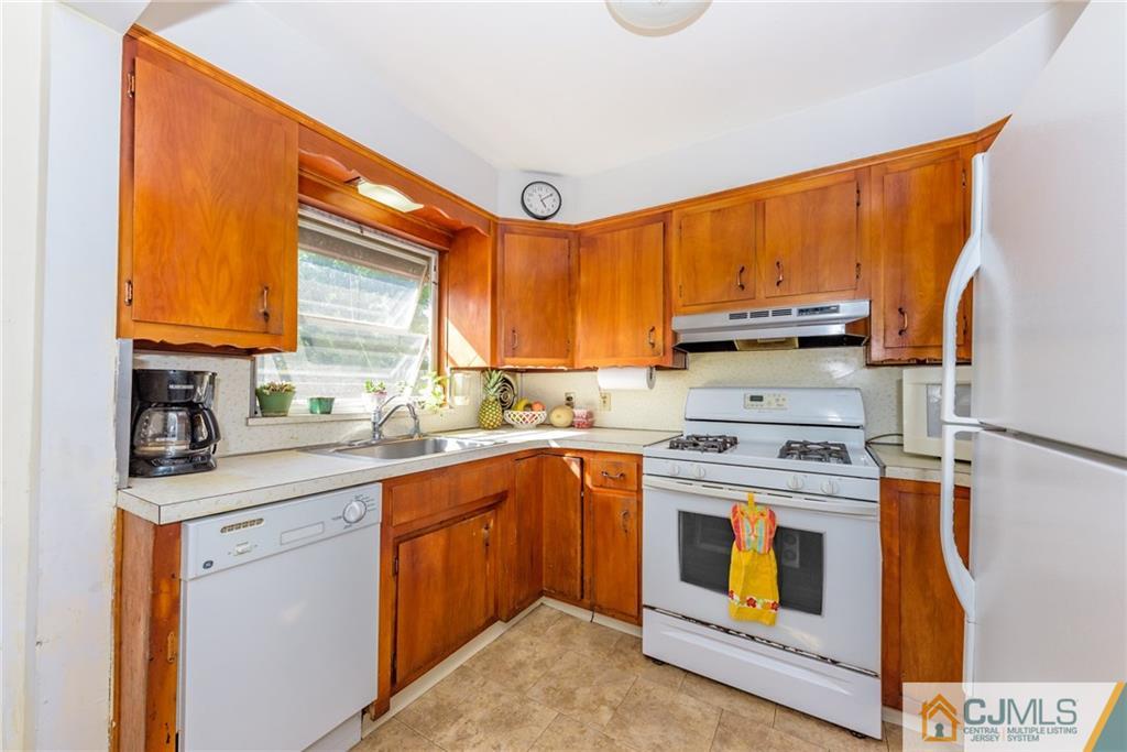 508 Raritan Road Roselle, NJ 07203 - Photo 8 of 24 Gallery Image 8