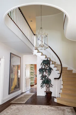 a view of entryway with an entryway