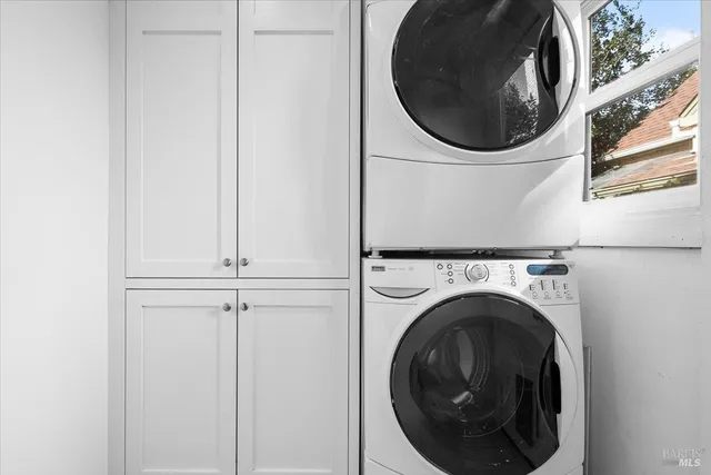 a close up view of a washer and dryer