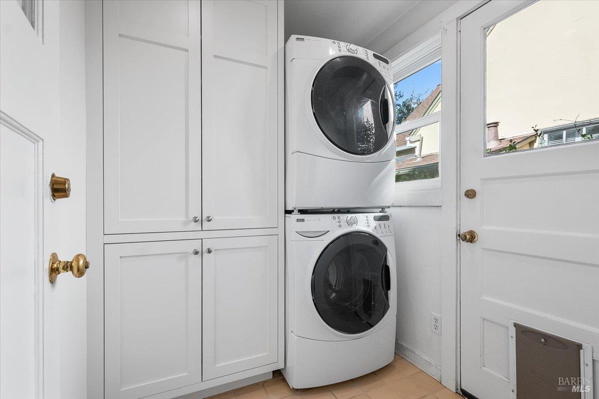 1805 Austin Way Santa Rosa, CA 95404 - Photo 20 of 46 a view of a hallway with washer and dryer