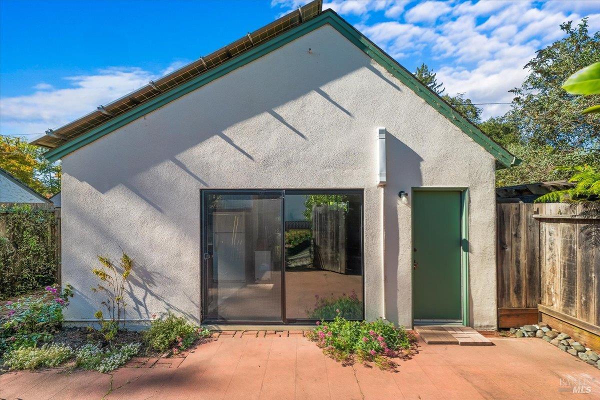1805 Austin Way Santa Rosa, CA 95404 - Photo 44 of 46 a backyard of a house with potted plants