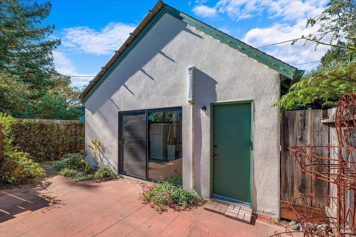1805 Austin Way Santa Rosa, CA 95404 - Photo 45 of 46 a view of a white house with a small garden
