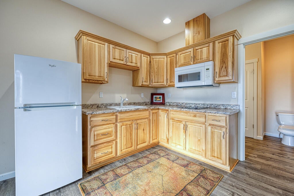 11264 Kestrel Road Klamath Falls, OR 97601 - Photo 24 of 34 In-Law Suite/ Second Kitchenette