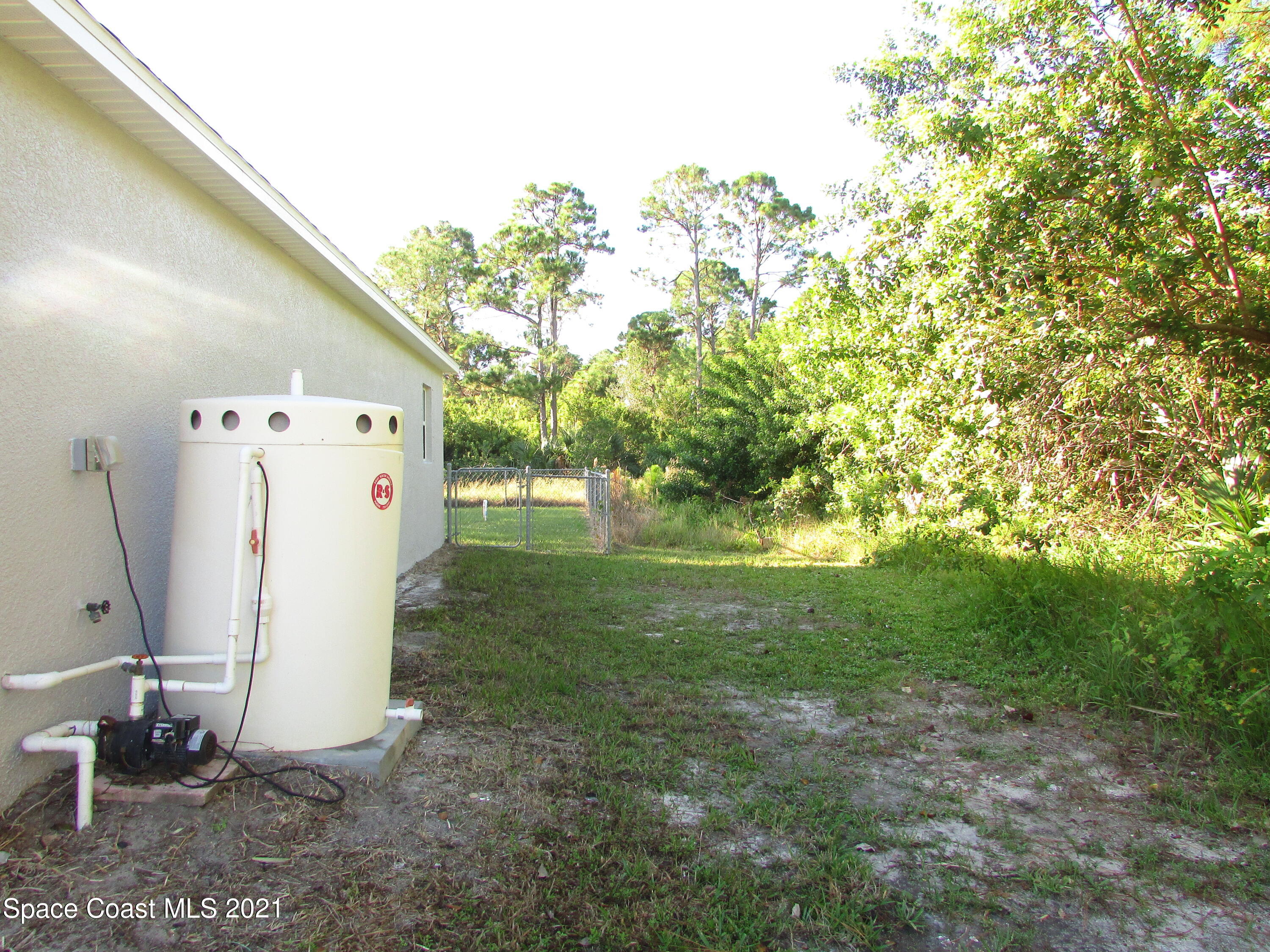 418 Titan Road Southeast Palm Bay, FL 32909 - Photo 14 of 15 Wide side yard