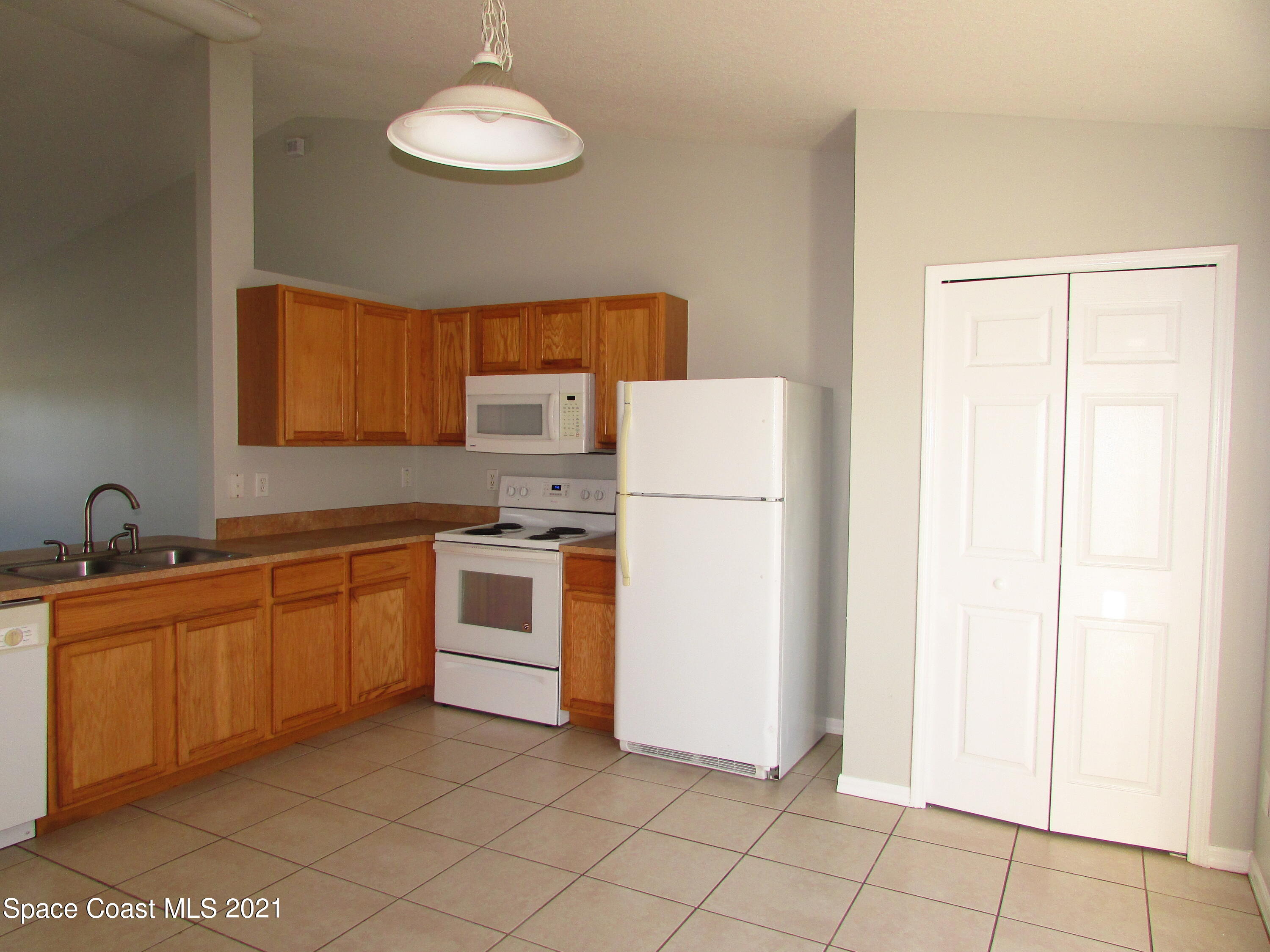 418 Titan Road Southeast Palm Bay, FL 32909 - Photo 5 of 15 Eat-in Kitchen